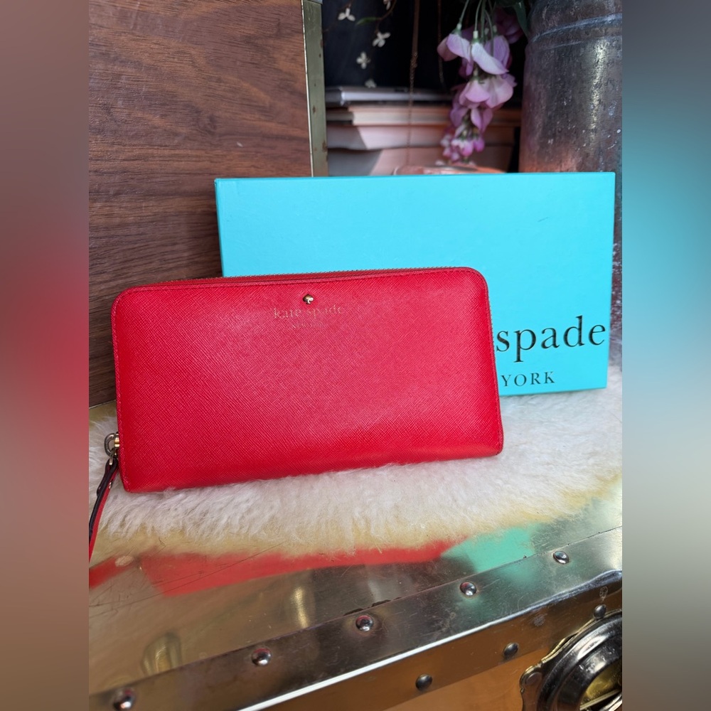 kate spade red zip-around wallet - Picture 2 of 11